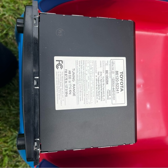 2004-2007 Toyota Highlander AM FM CD Player Radio Receiver 86120-52241 Untested - Picture 3 of 5